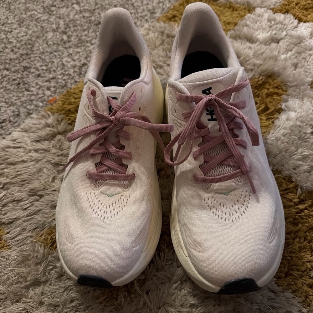 Hoka Arahi 8